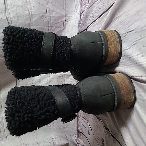 Suede Winter Boots - Picture 7 of 8